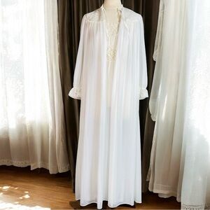 Vintage 60s White Lace Nightgown Peignoir Robe Set